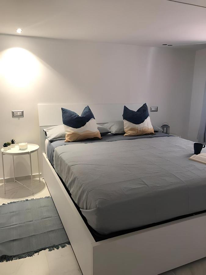Ficurinia Bnb *